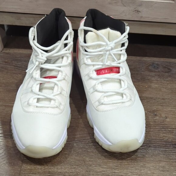 Jordan 11 Retro Platinum Tint - Picture 5 of 10